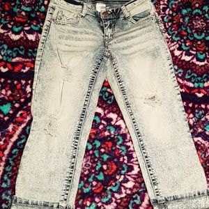 No Boundaries Denim Capris